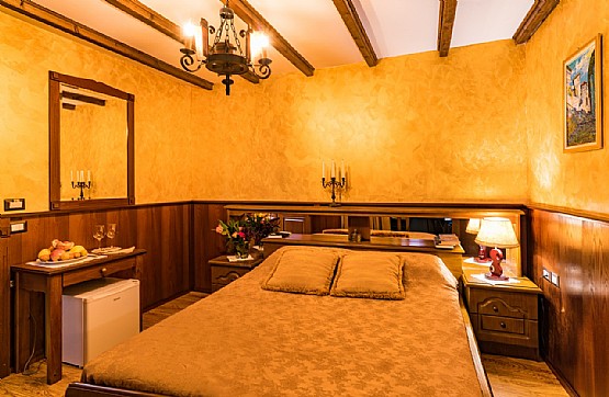 Dhoma e Dodones nga Hotel Castle Park Berat - Albania 